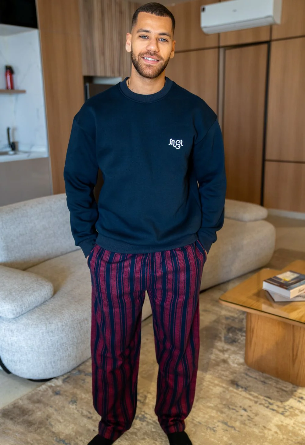 Men Winter Pajama Set Dark Blue sweatshirt + Dark Blue X Dark Red Striped Pants - Image 2