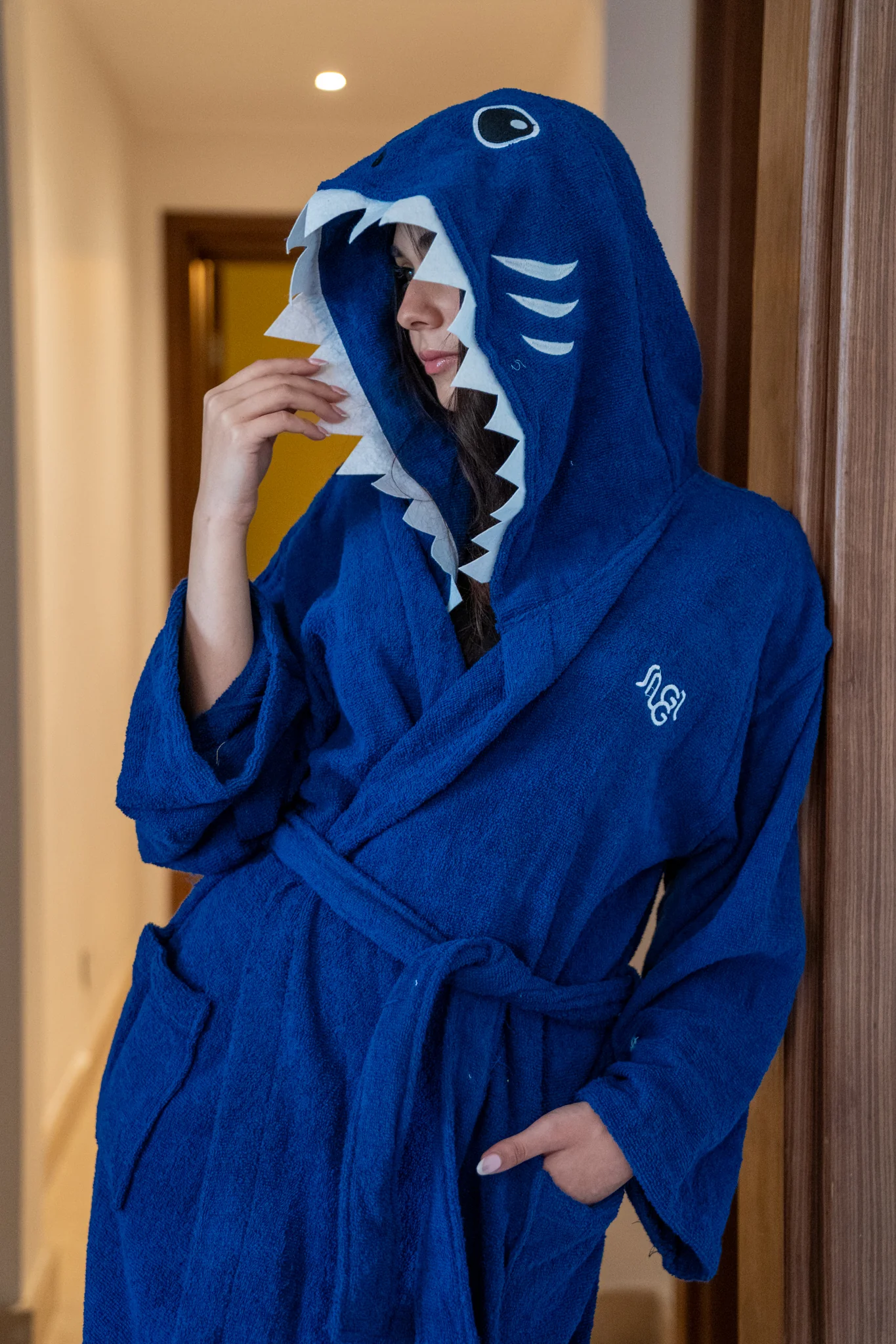 Snuggs Animal Bathrobe Shark - Image 3