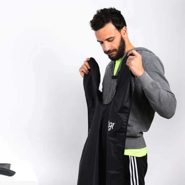 Snuggs beard cape Black - Image 3
