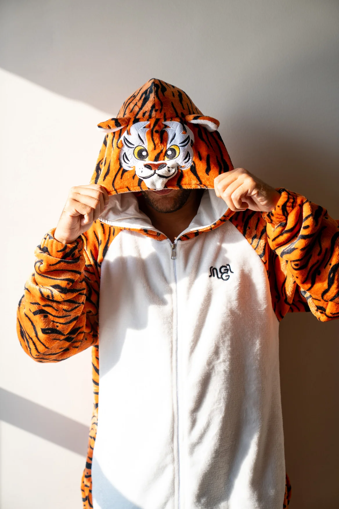 Snuggs Blanket Animal Onesie Tiger - Image 2