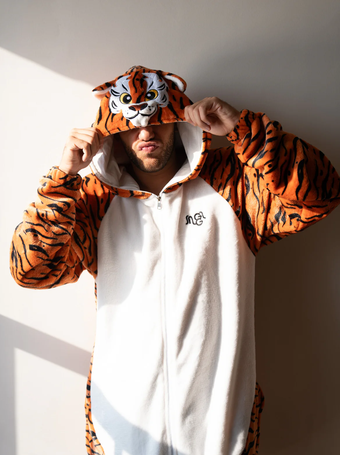 Snuggs Blanket Animal Onesie Tiger - Image 3