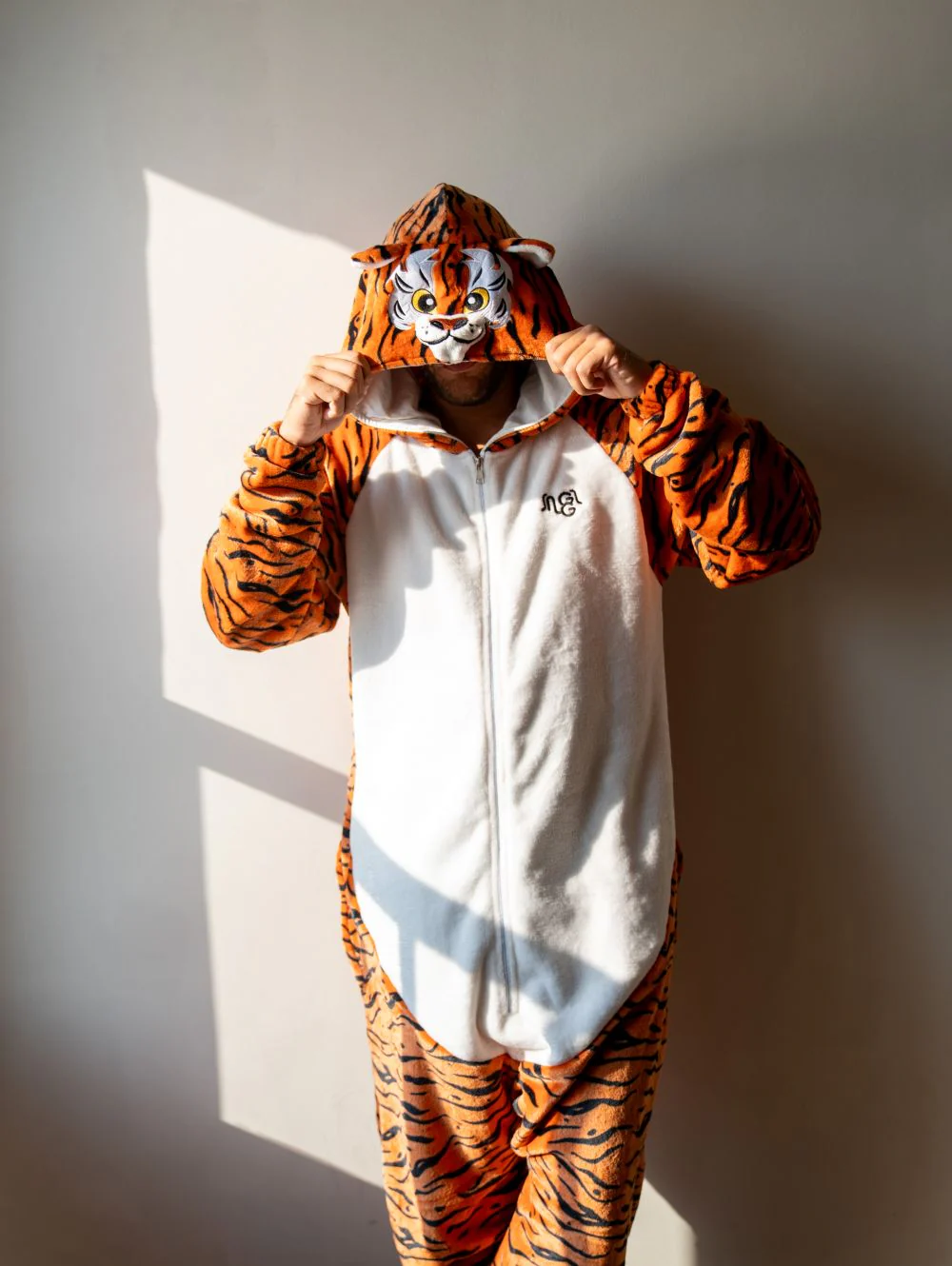 Snuggs Blanket Animal Onesie Tiger - Image 4