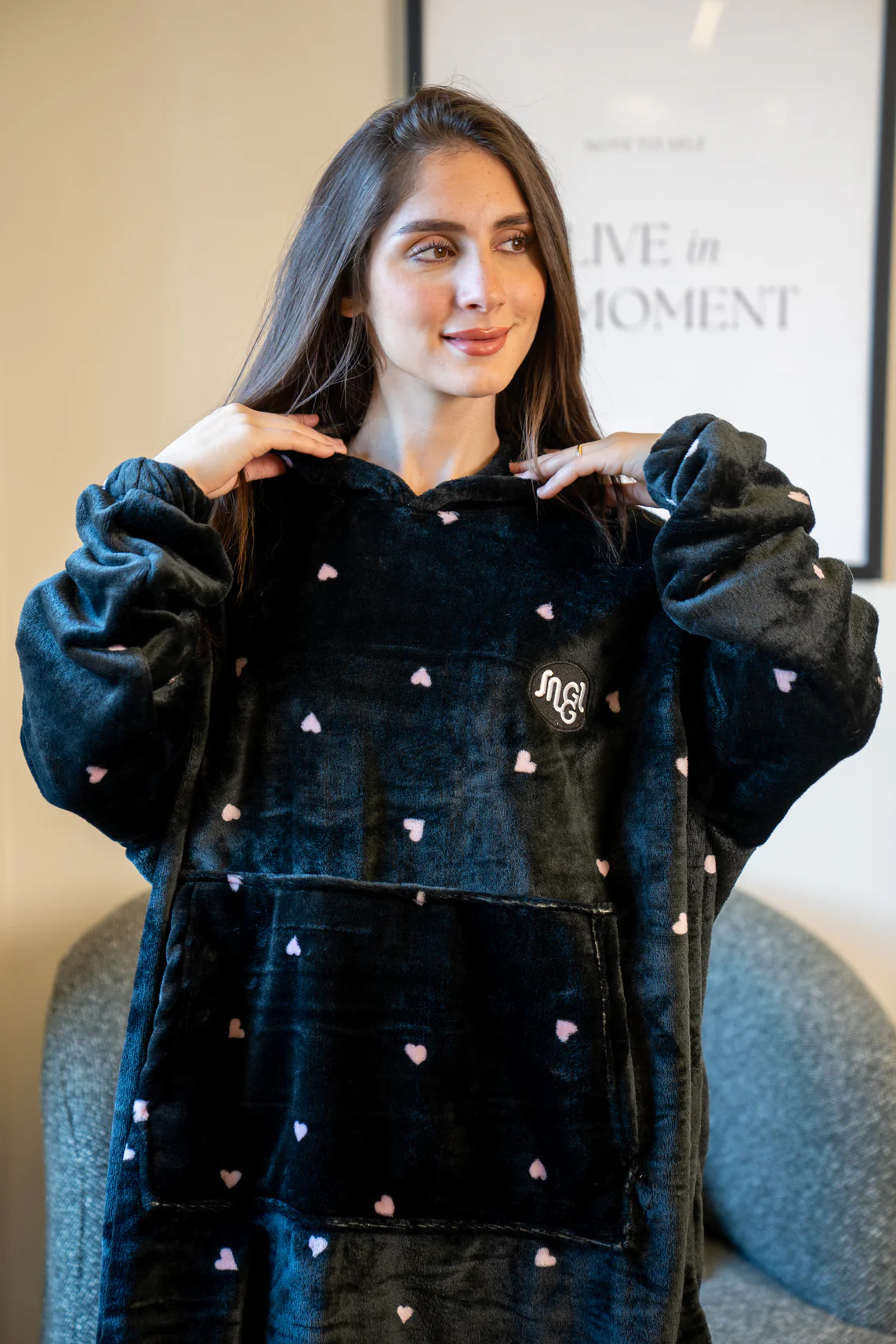 Snuggs Blanket Hoodie Black Hearts