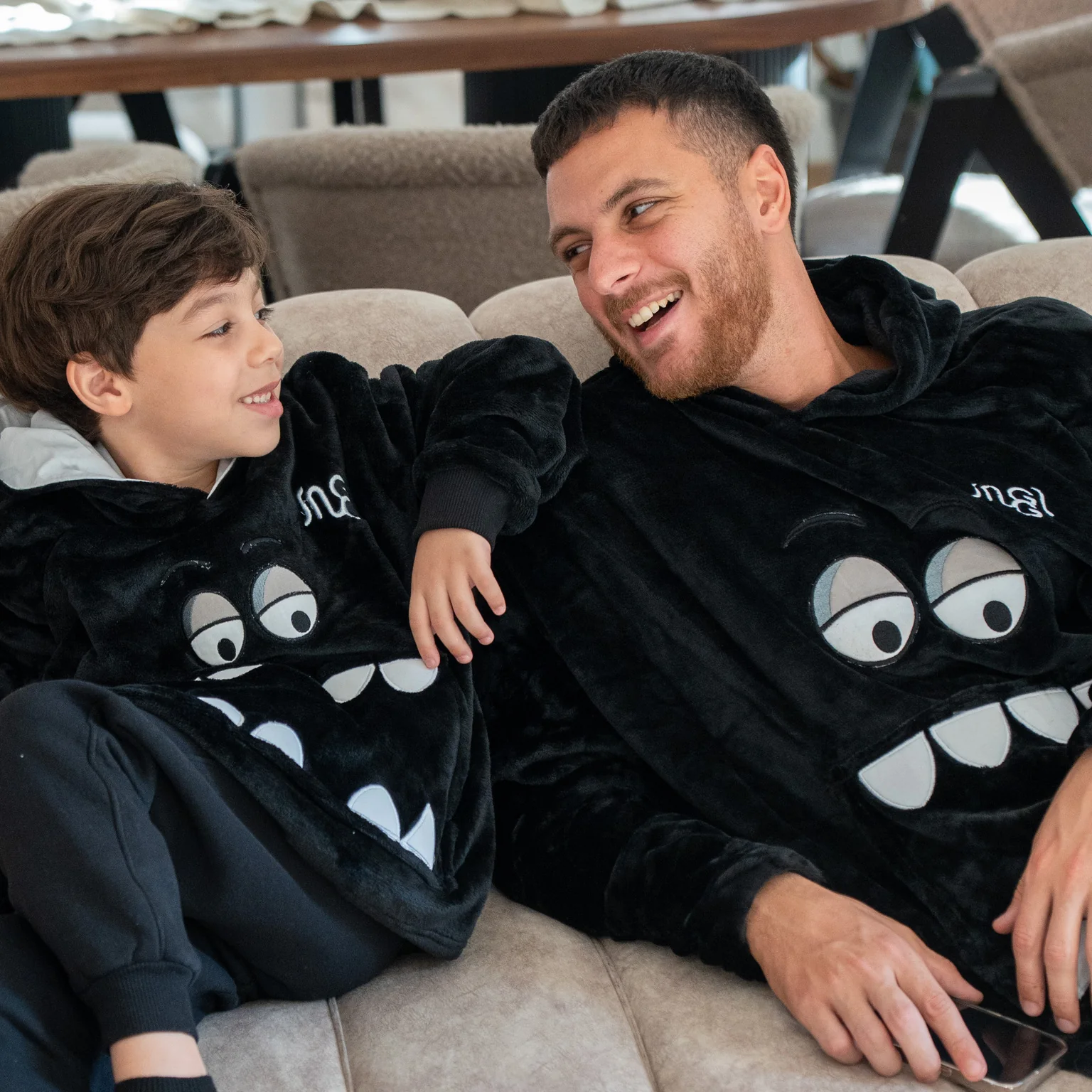Snuggs Blanket Hoodie Black Monster - Image 4