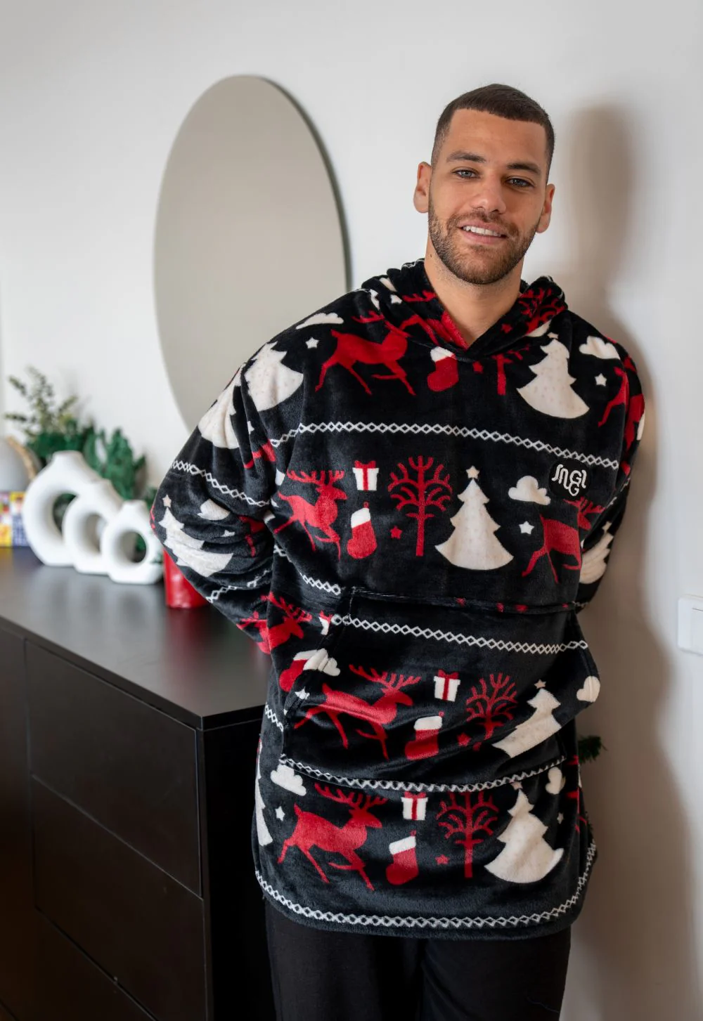 Snuggs Blanket Hoodie Black Deer - Image 3