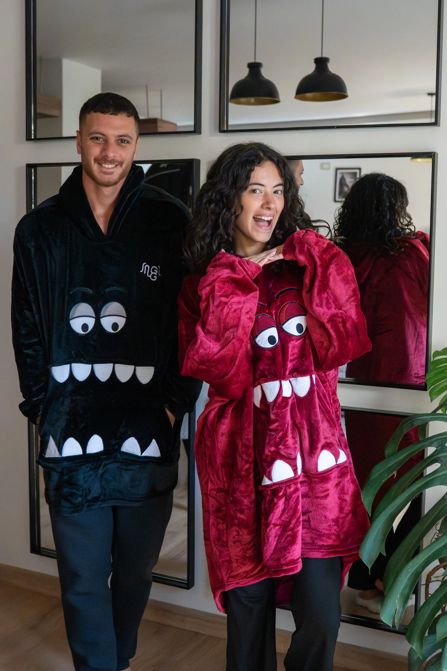 Snuggs Blanket Hoodie Dark Red Monster - Image 3