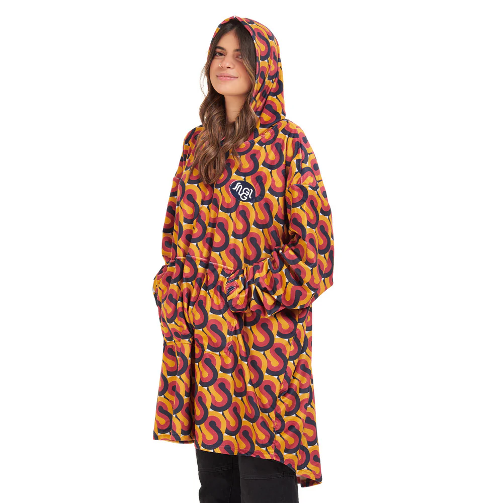 Snuggs Blanket Hoodie Red Geometric - Image 3