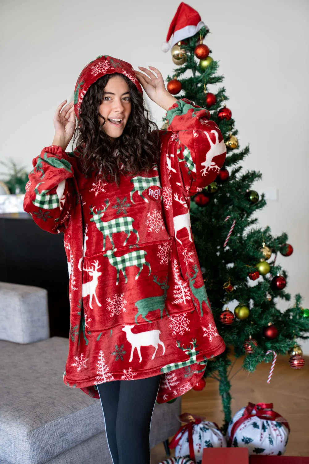 Snuggs Blanket Hoodie Christmas Red Reindeer - Image 4