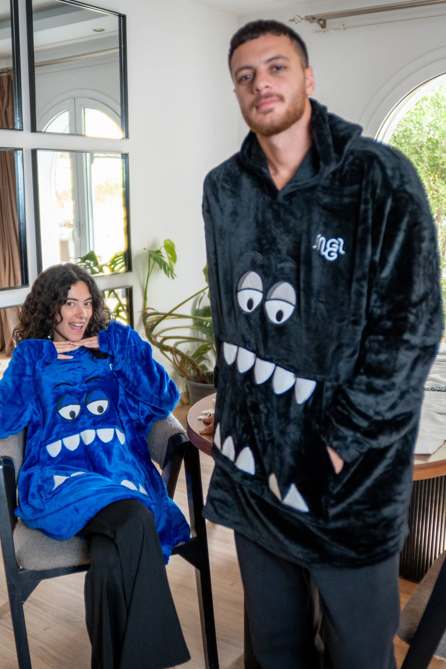 Snuggs Blanket Hoodie Royal Blue Monster - Image 4