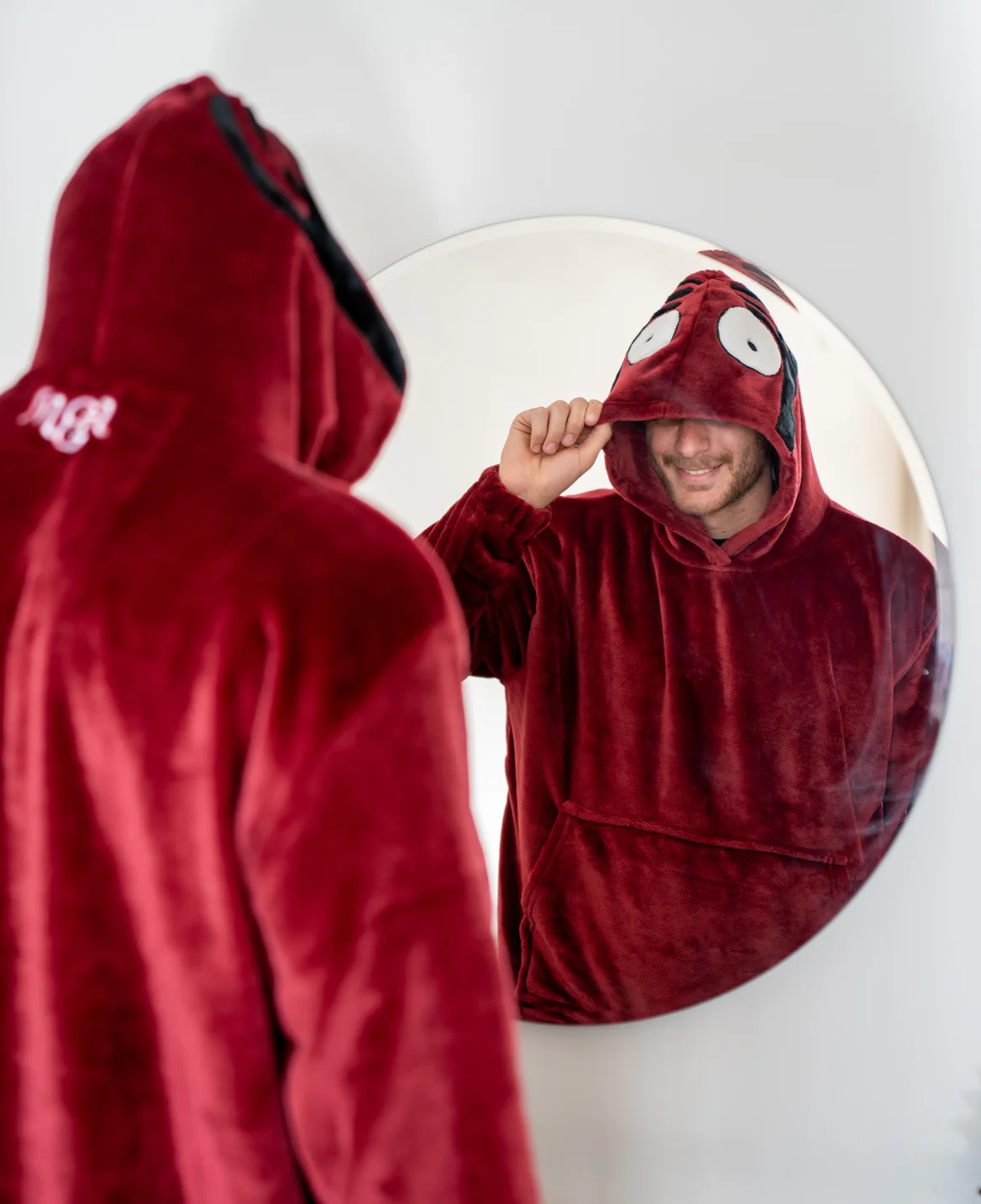 Snuggs Blanket Hoodie Scared Face - Image 3