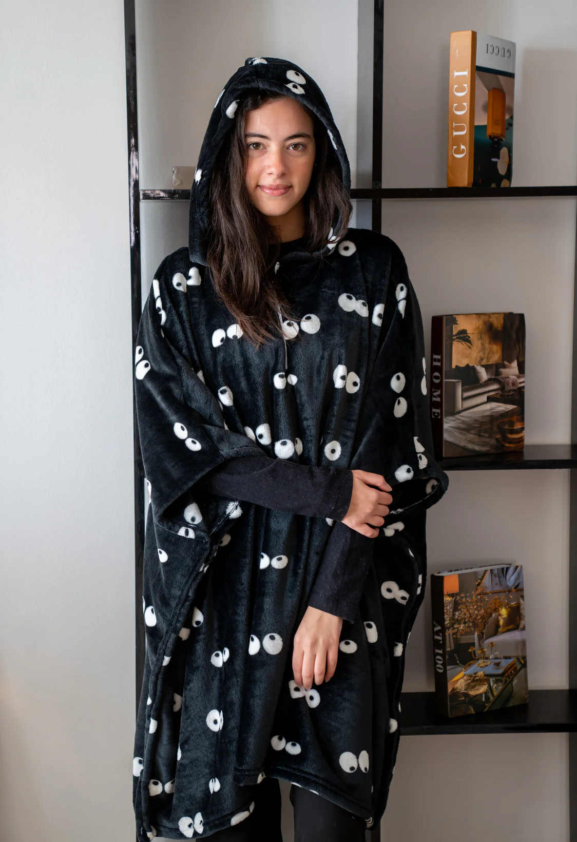 Snuggs Blanket Poncho Black Eyes - Image 2