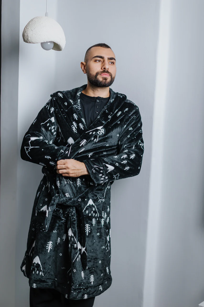 Snuggs Blanket Robe Snow Mountains Black - Image 3