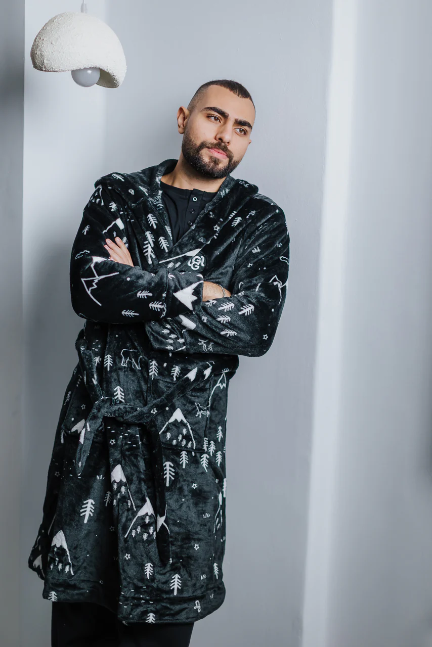 Snuggs Blanket Robe Snow Mountains Black - Image 4