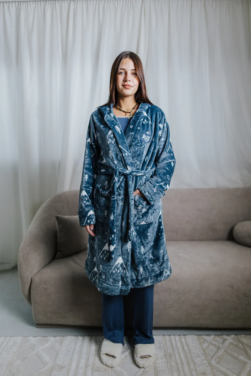 Snuggs Blanket Robe Snow Mountains Blue - Image 2