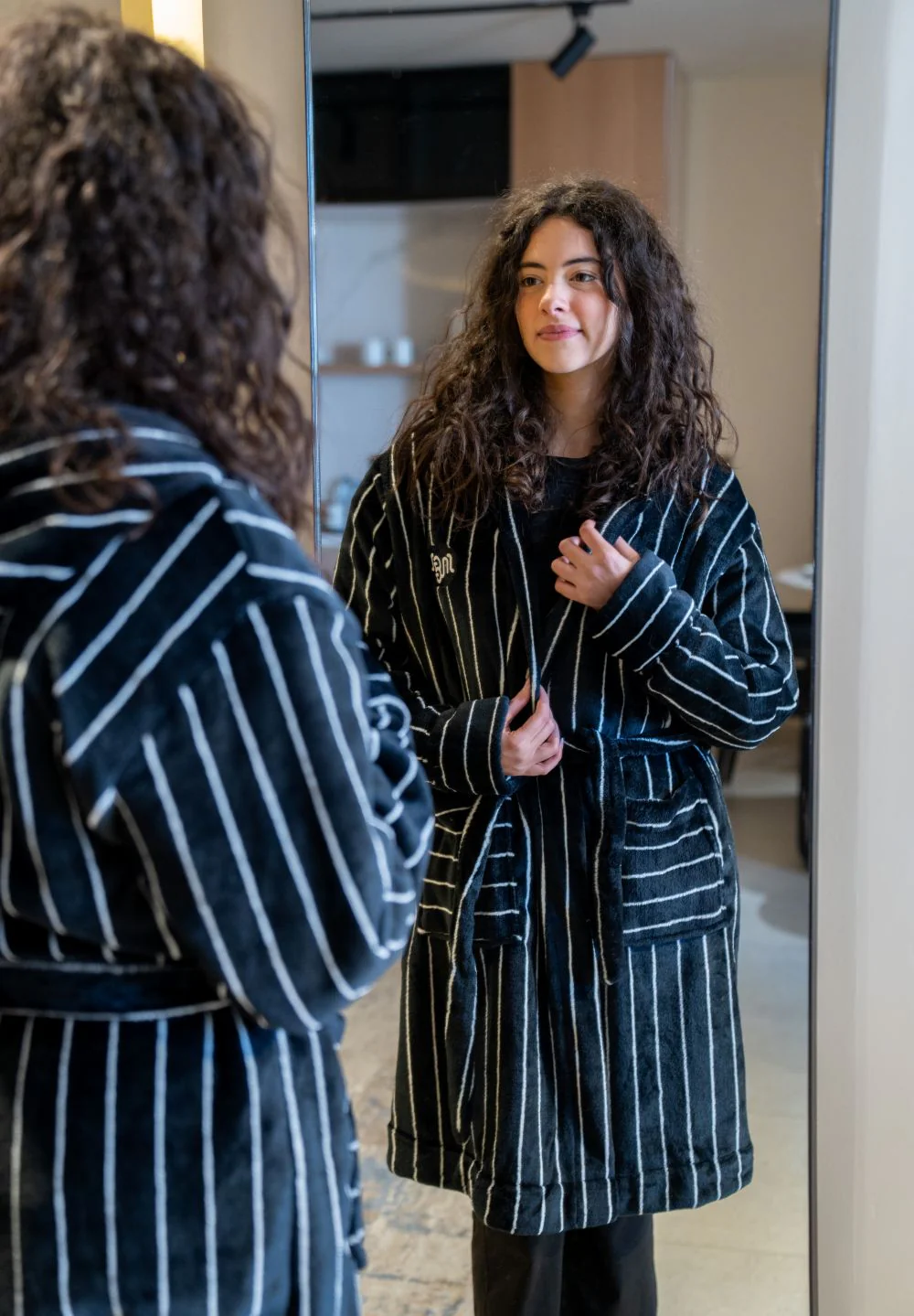 Snuggs Blanket Robe White Stripes X White - Image 2