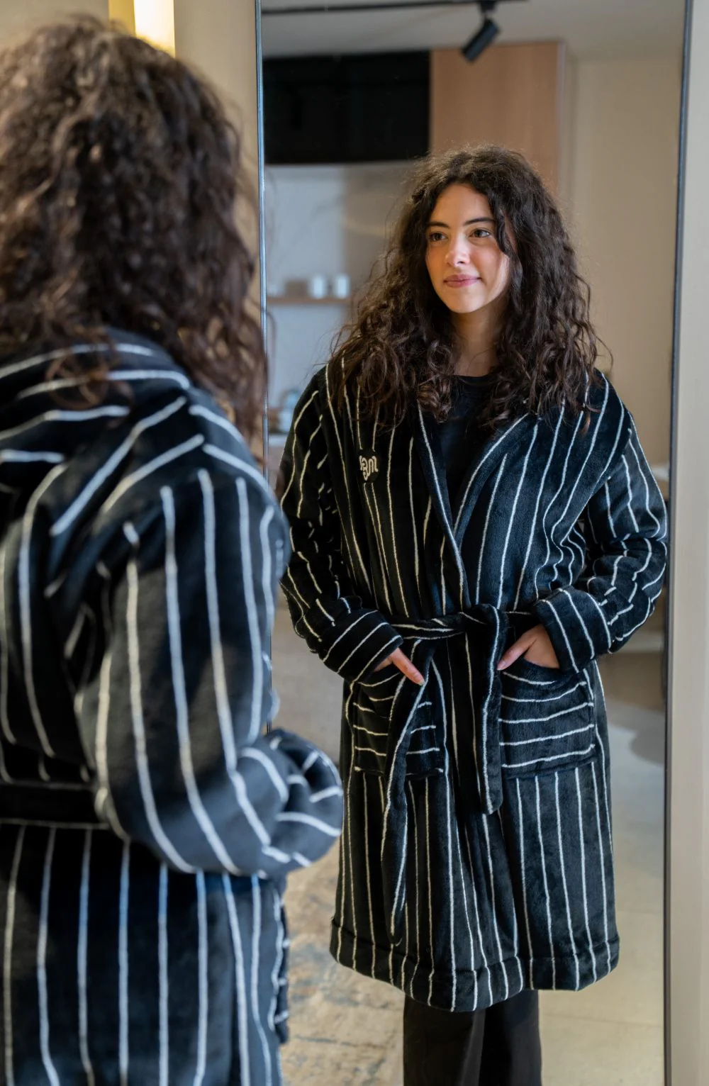 Snuggs Blanket Robe White Stripes X White - Image 3