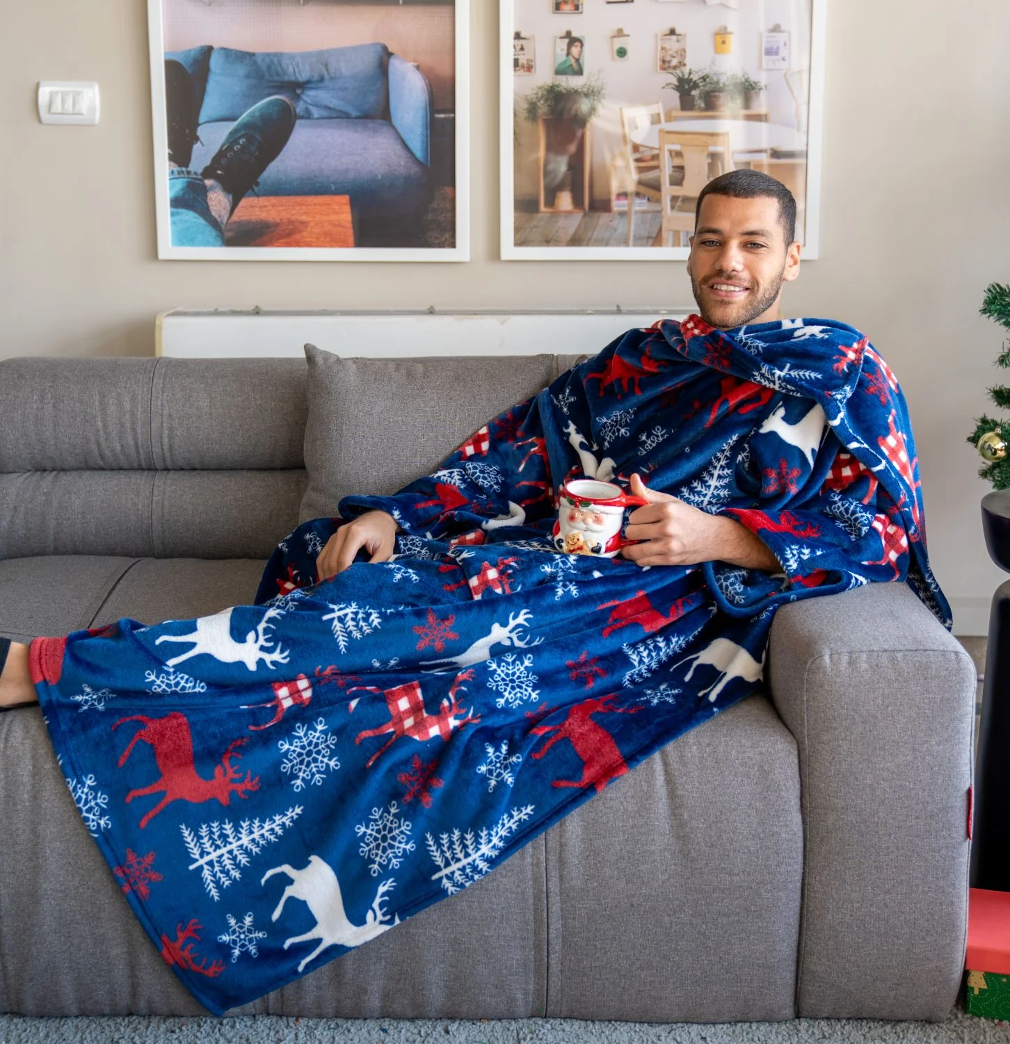 Snuggs blanket with sleeves Christmas  Dark Blue Reindeer - Image 3