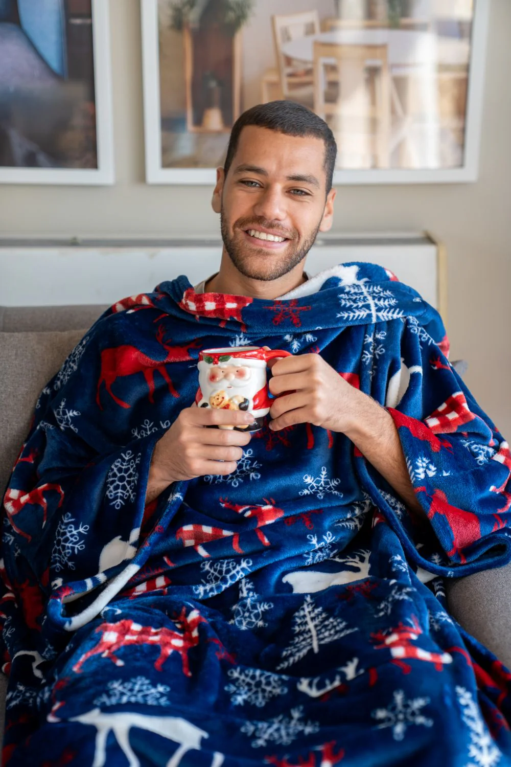 Snuggs blanket with sleeves Christmas  Dark Blue Reindeer - Image 4