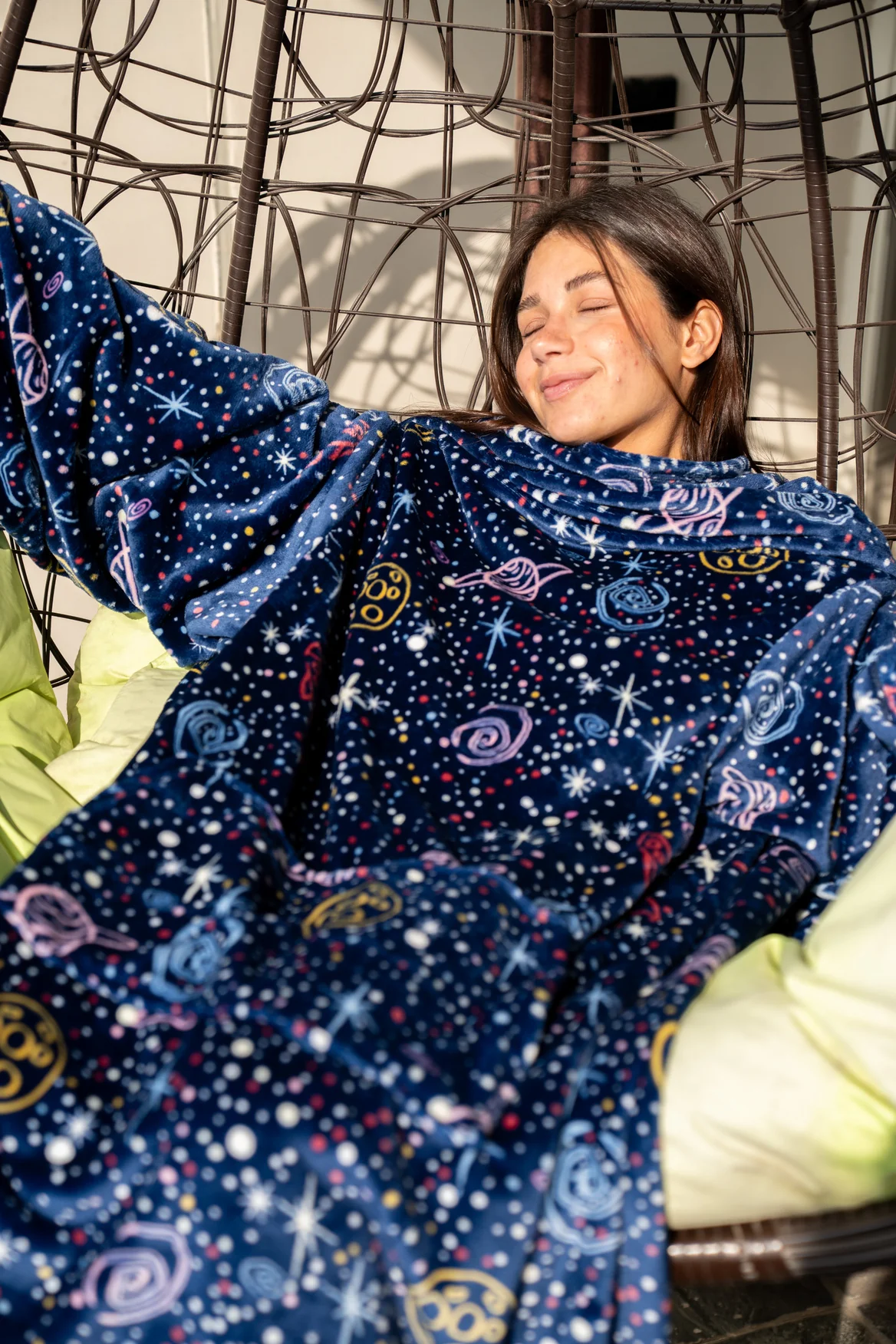 Snuggs blanket with sleeves Dark Blue Space - Image 3
