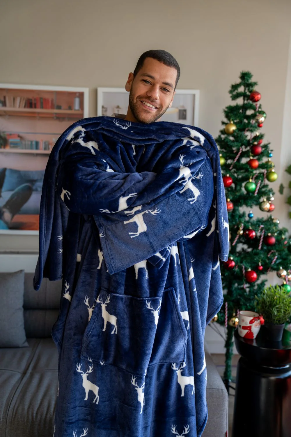 Snuggs blanket with sleeves Christmas Dark Blue Reindeer - Image 3
