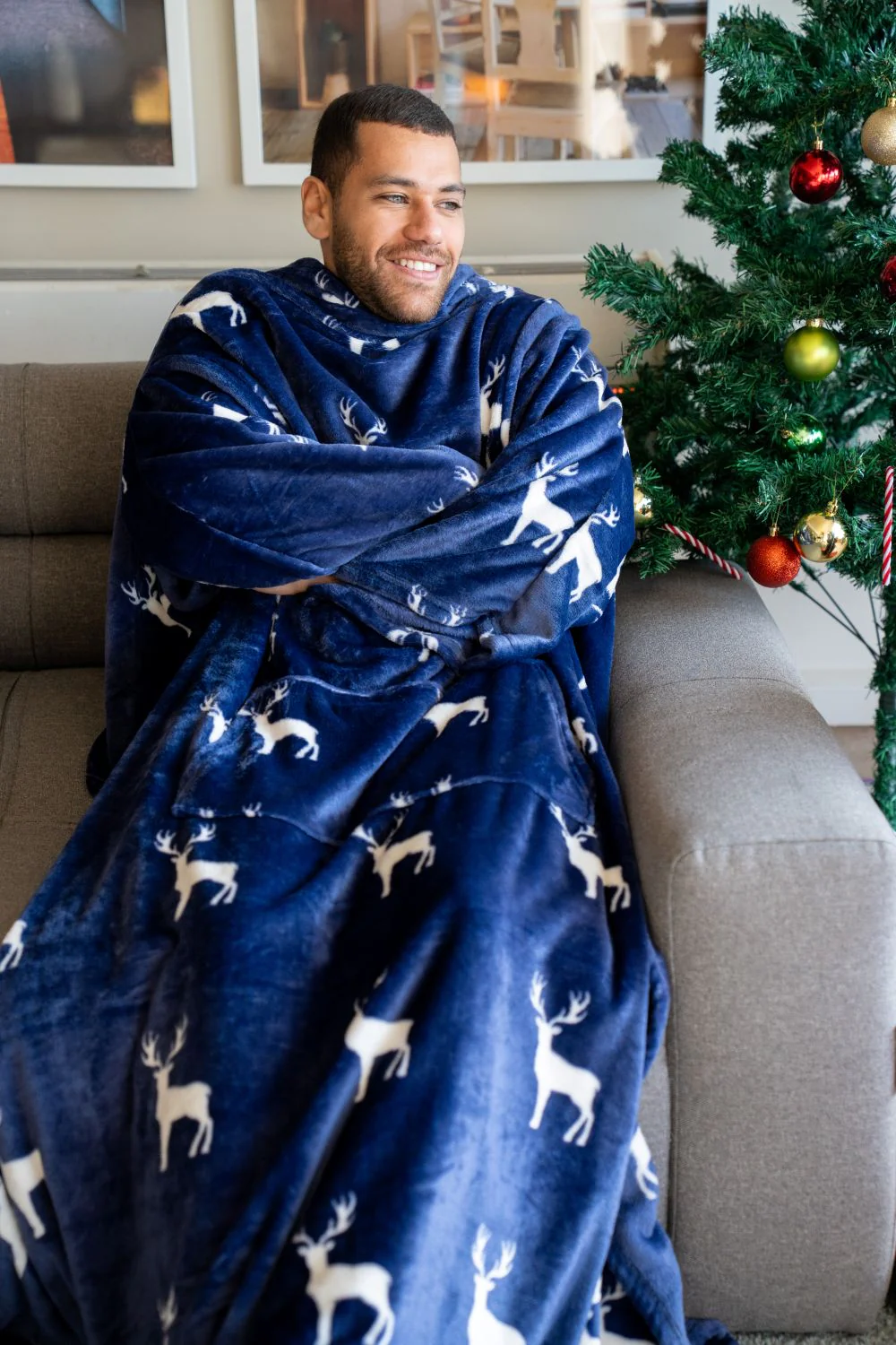 Snuggs blanket with sleeves Christmas Dark Blue Reindeer - Image 4