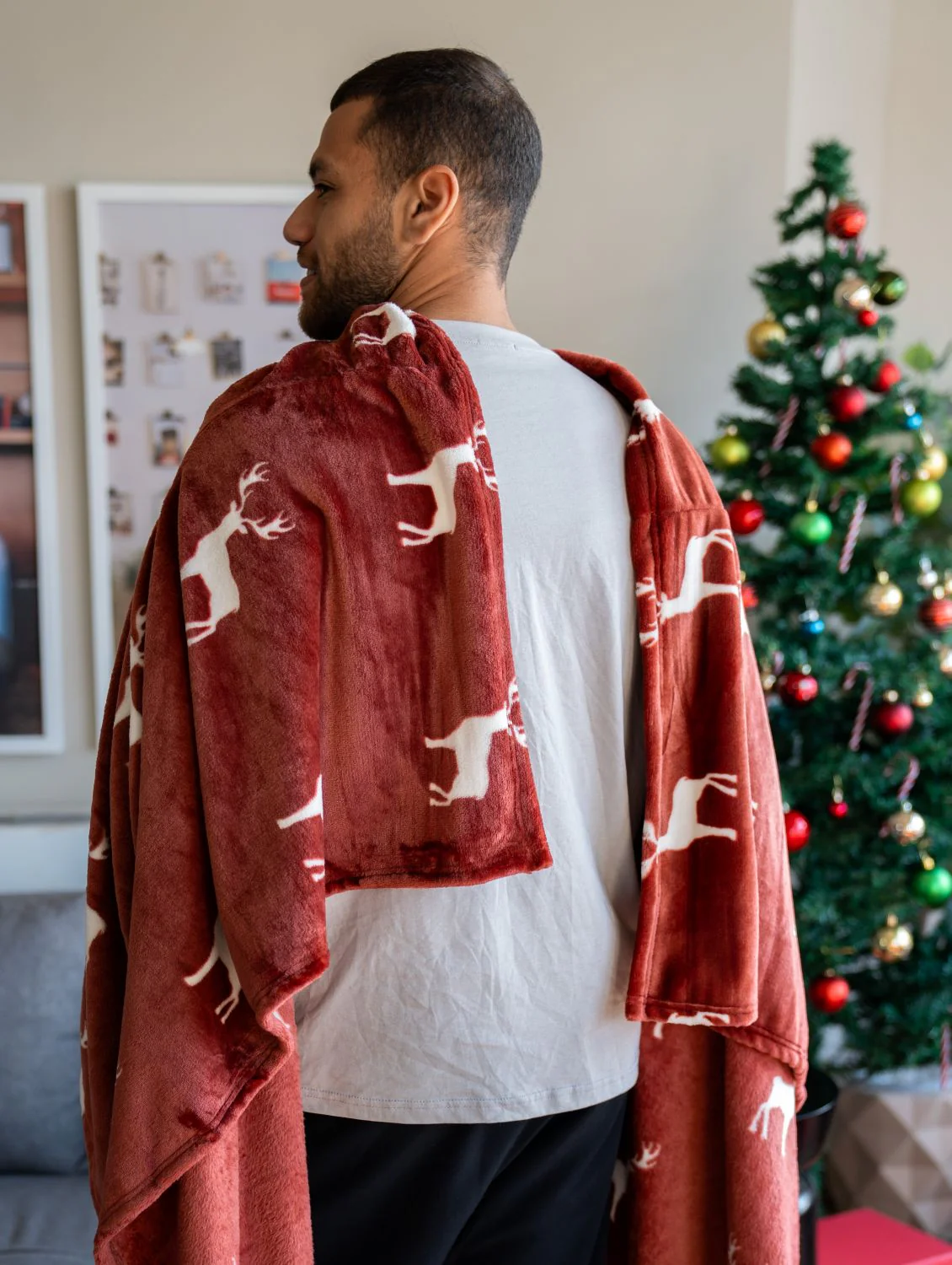 Snuggs blanket with sleeves Christmas Dark Red Reindeer - Image 2