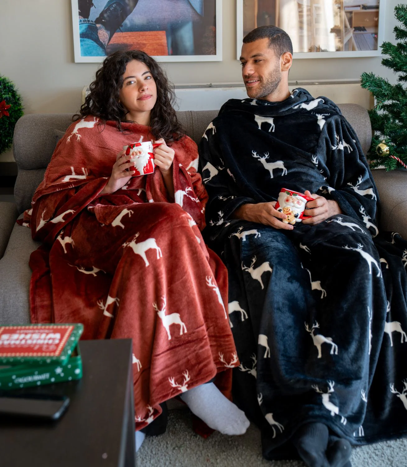 Snuggs blanket with sleeves Christmas Dark Red Reindeer - Image 3