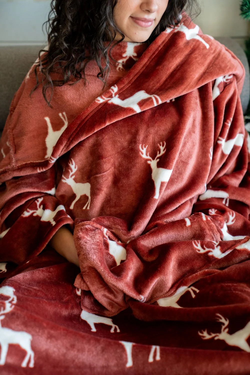 Snuggs blanket with sleeves Christmas Dark Red Reindeer - Image 4
