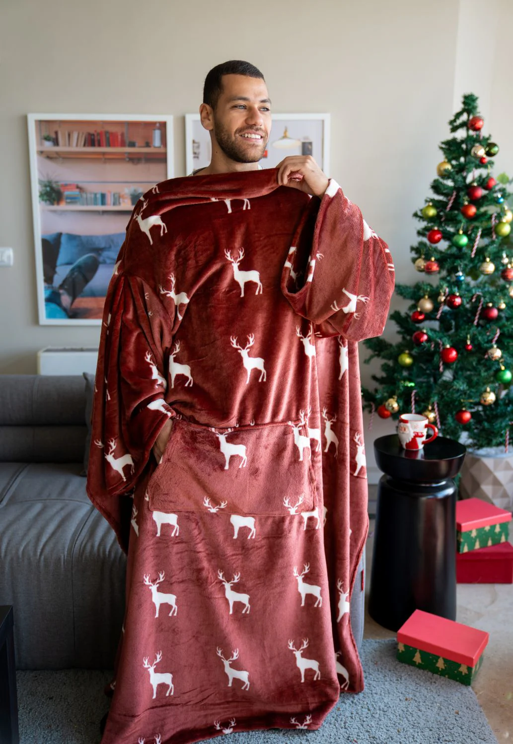 Snuggs blanket with sleeves Christmas Dark Red Reindeer - Image 7