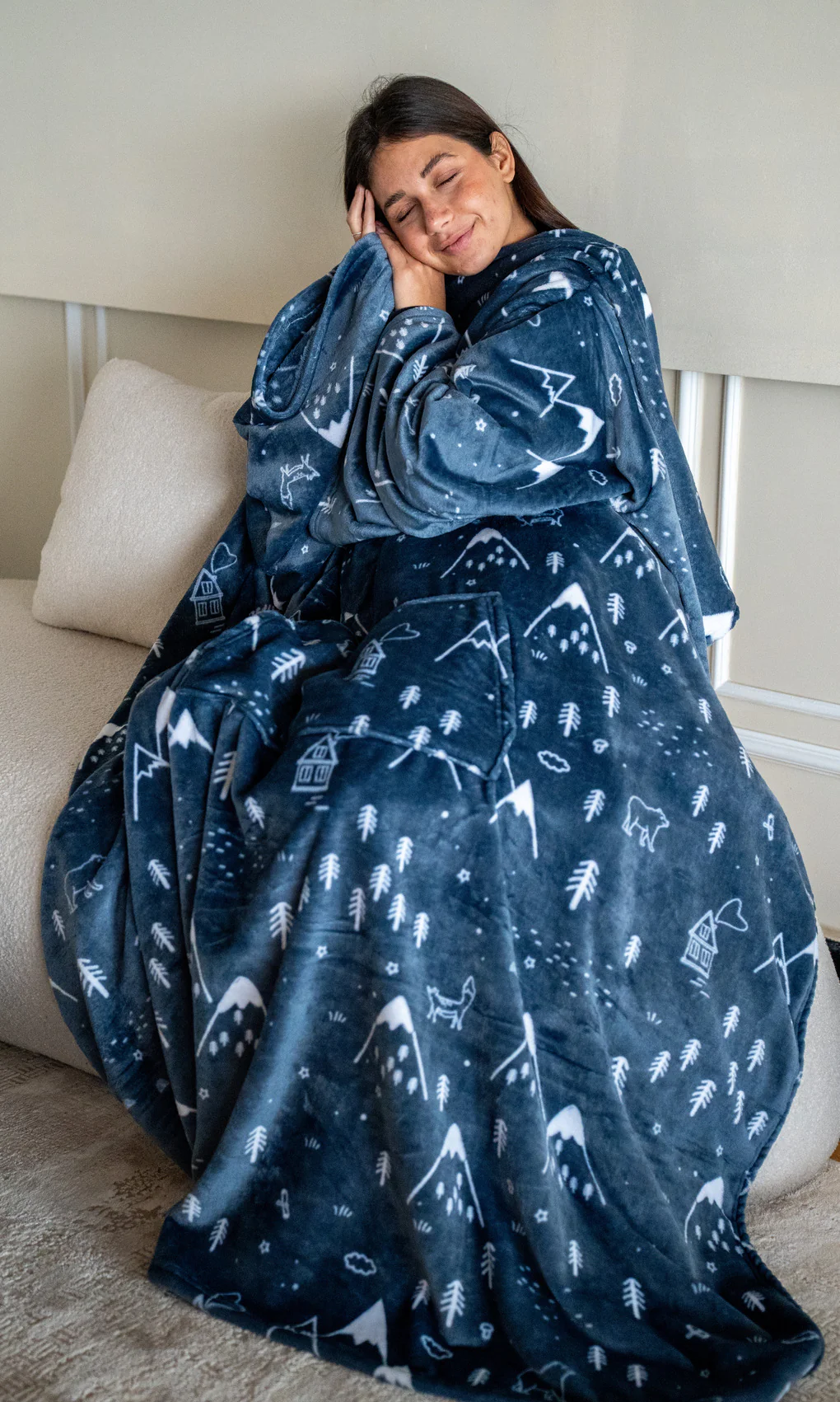 Snuggs blanket with sleeves Snow Mountains Dark Blue - Image 2