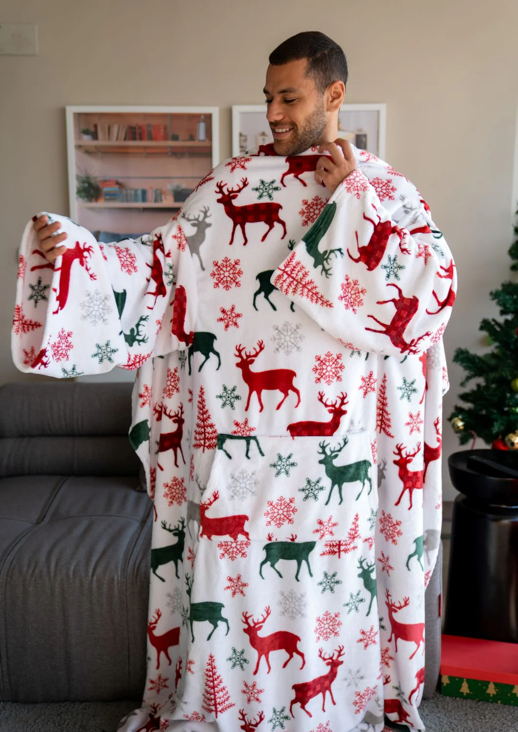 Snuggs blanket with sleeves Christmas White Reindeer