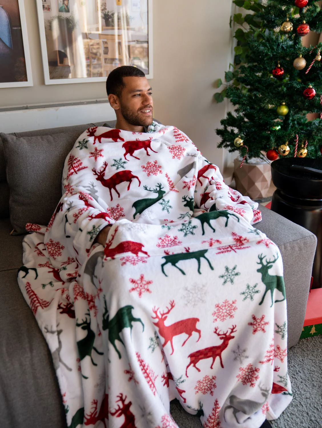 Snuggs blanket with sleeves Christmas White Reindeer - Image 4
