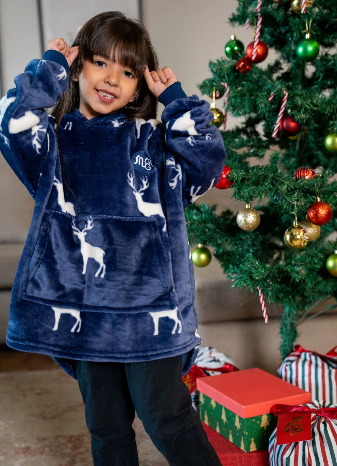 Snuggs Kids Blanket Hoodie Dark Blue Reindeer - Image 2