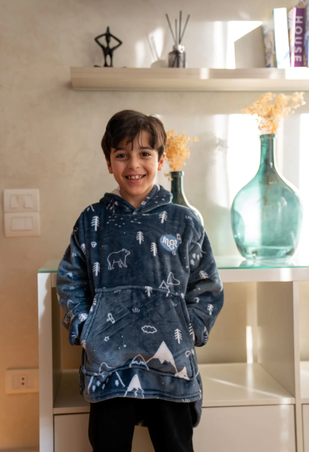 Snuggs Kids Blanket Hoodie Snow Mountains Dark Blue - Image 2