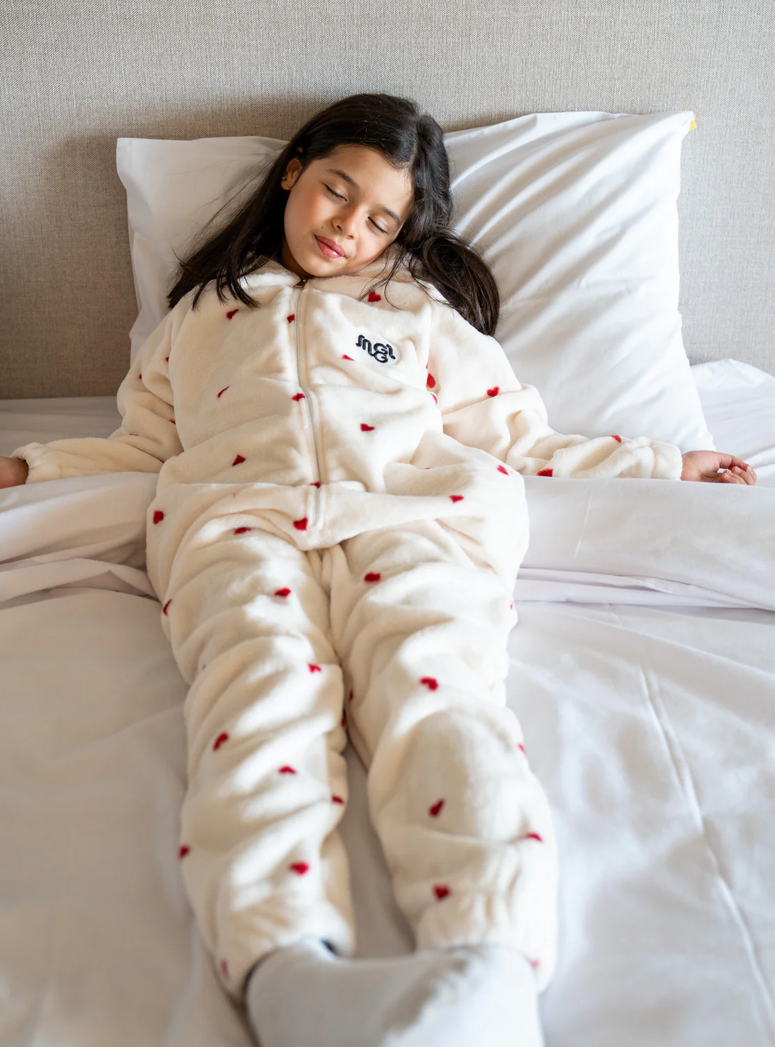 Snuggs Kids Blanket Onesie Off White Hearts - Image 3