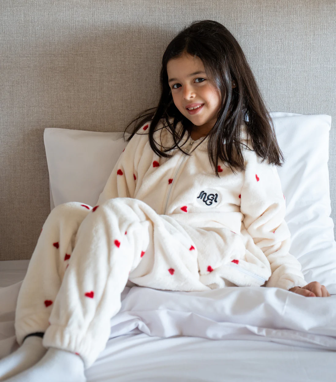 Snuggs Kids Blanket Onesie Off White Hearts - Image 4