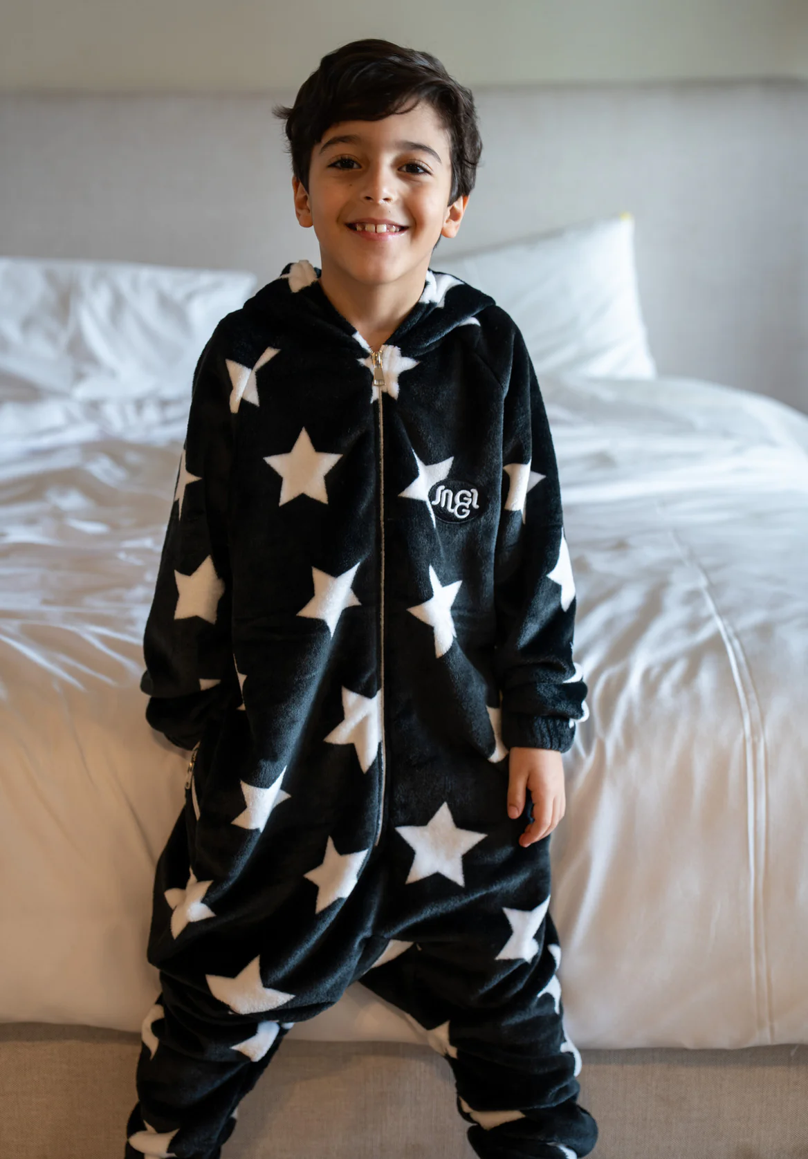 Snuggs Kids Blanket Onesie Stars Black - Image 2