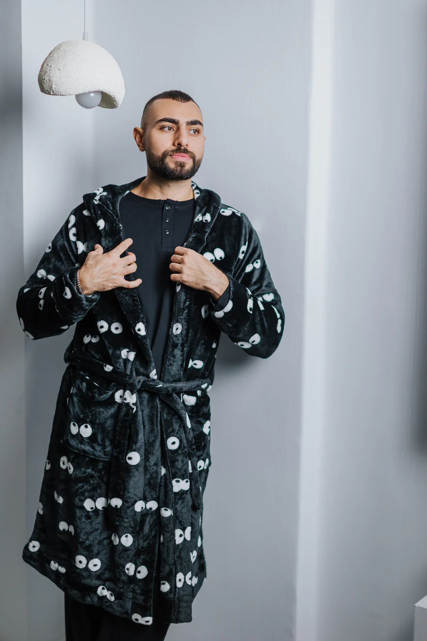 Snuggs Blanket Robe Black Eyes - Image 2