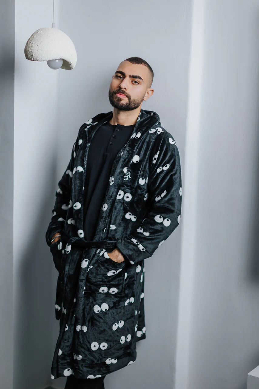 Snuggs Blanket Robe Black Eyes - Image 3