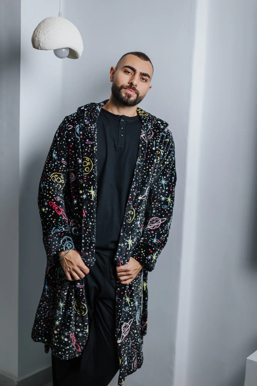 Snuggs Blanket Robe Black Space - Image 2