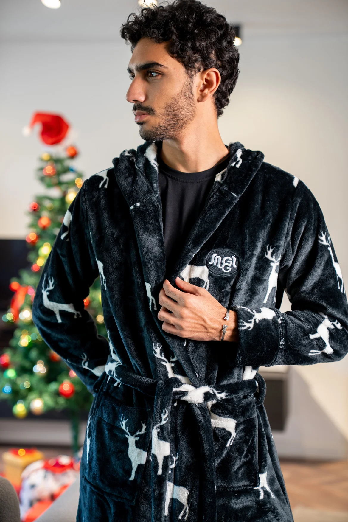 Snuggs Blanket Robe Black Reindeer - Image 2