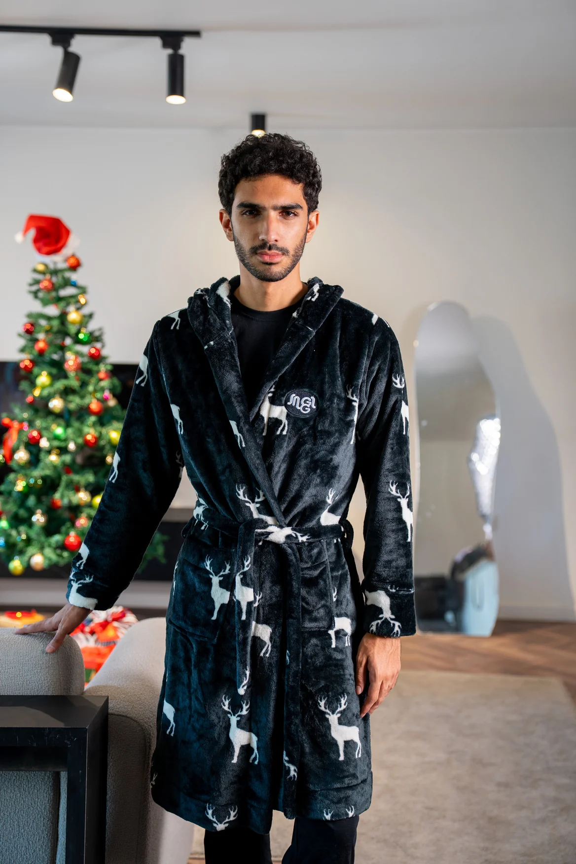Snuggs Blanket Robe Black Reindeer - Image 3