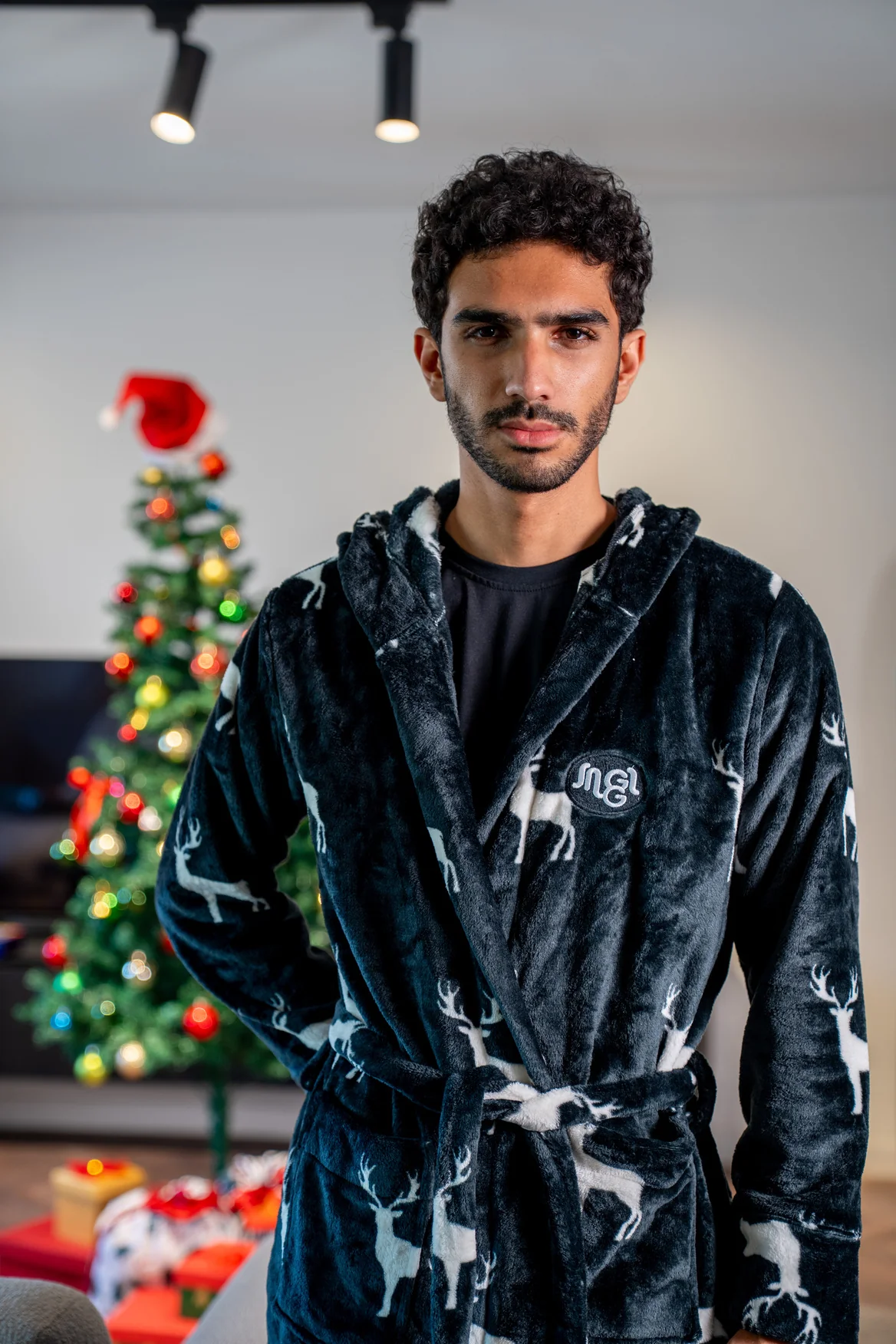 Snuggs Blanket Robe Black Reindeer - Image 4
