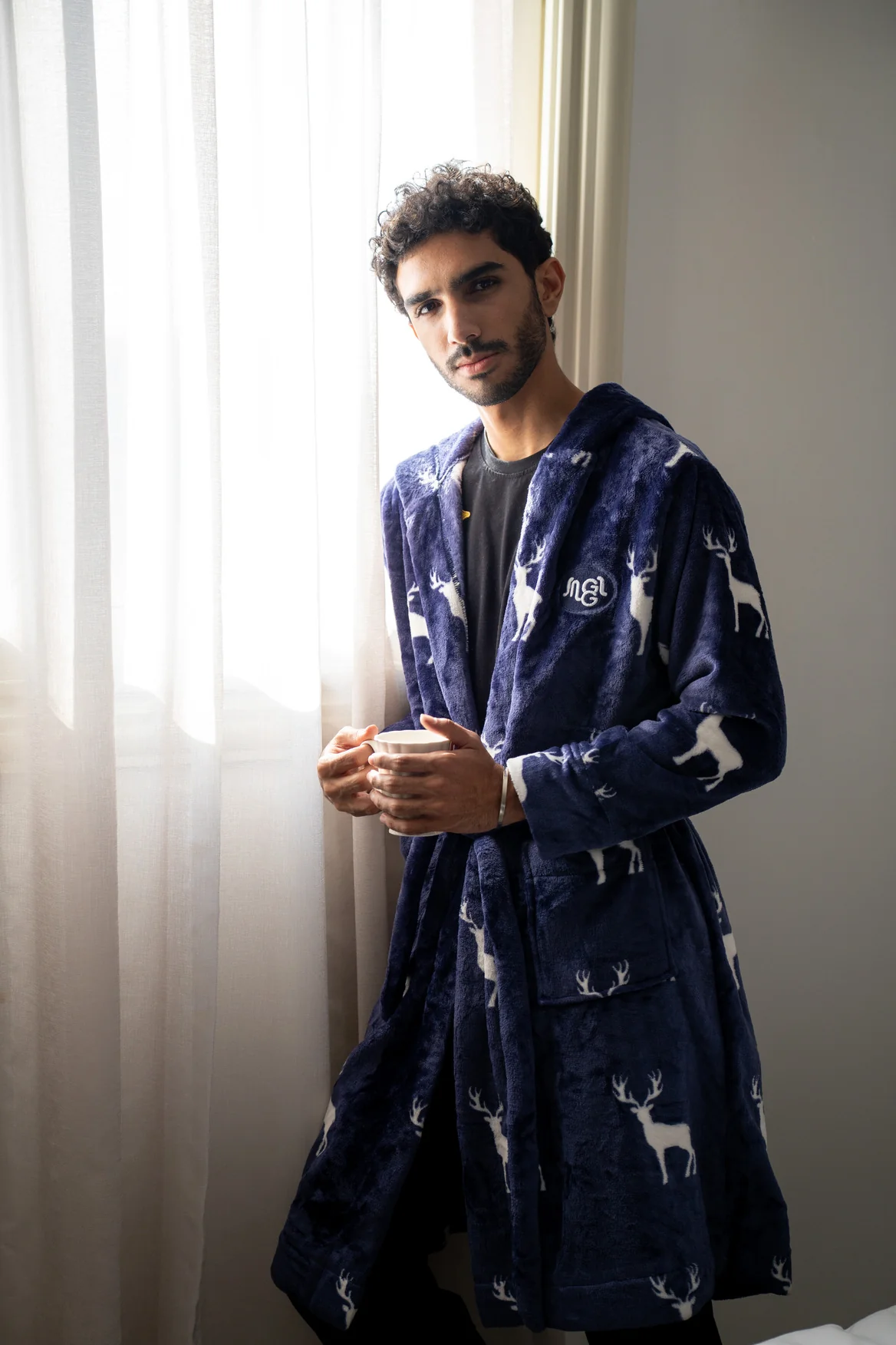 Snuggs Blanket Robe Dark Blue Reindeer - Image 2