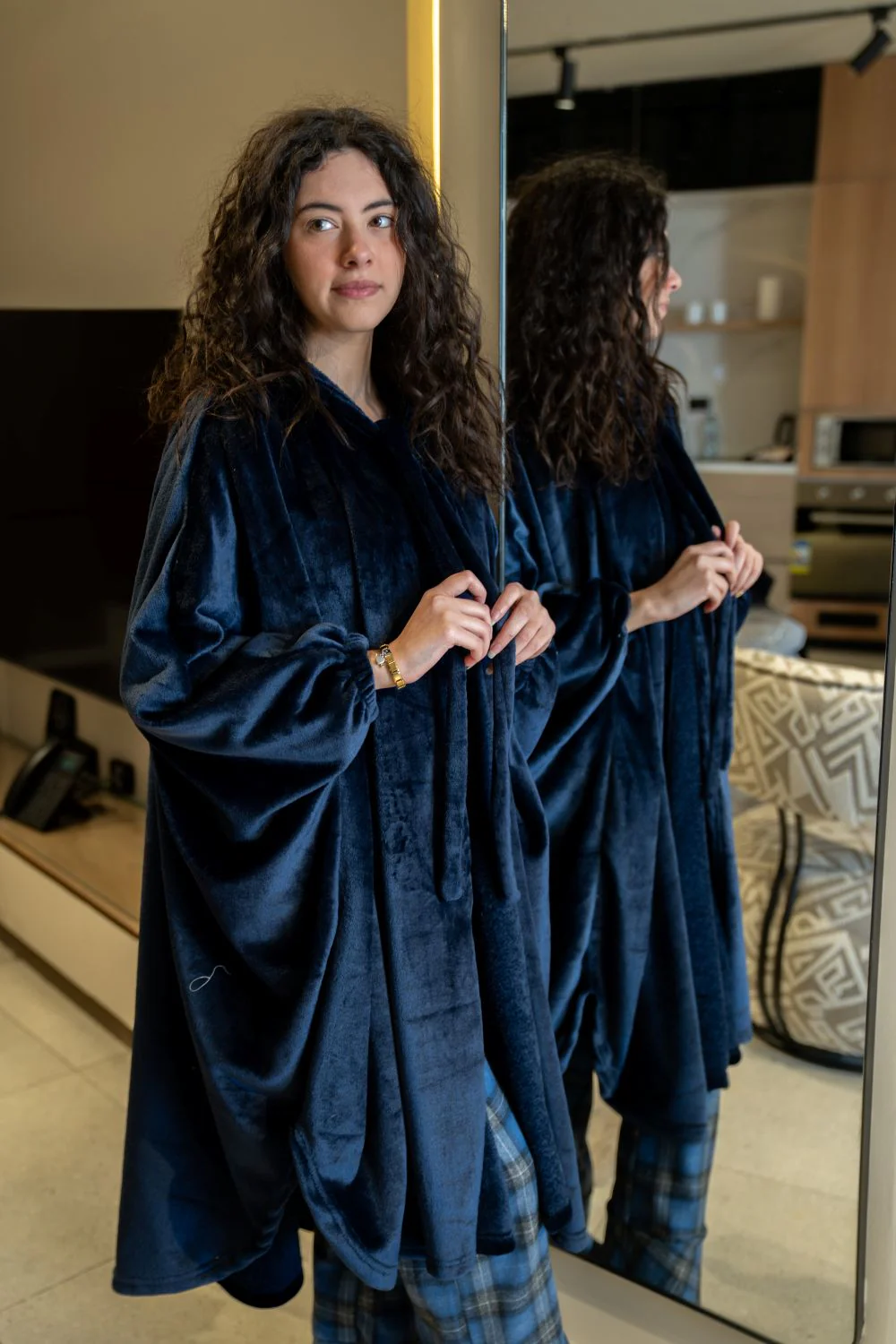 Snuggs The Cloak Blanket Dark Blue - Image 2