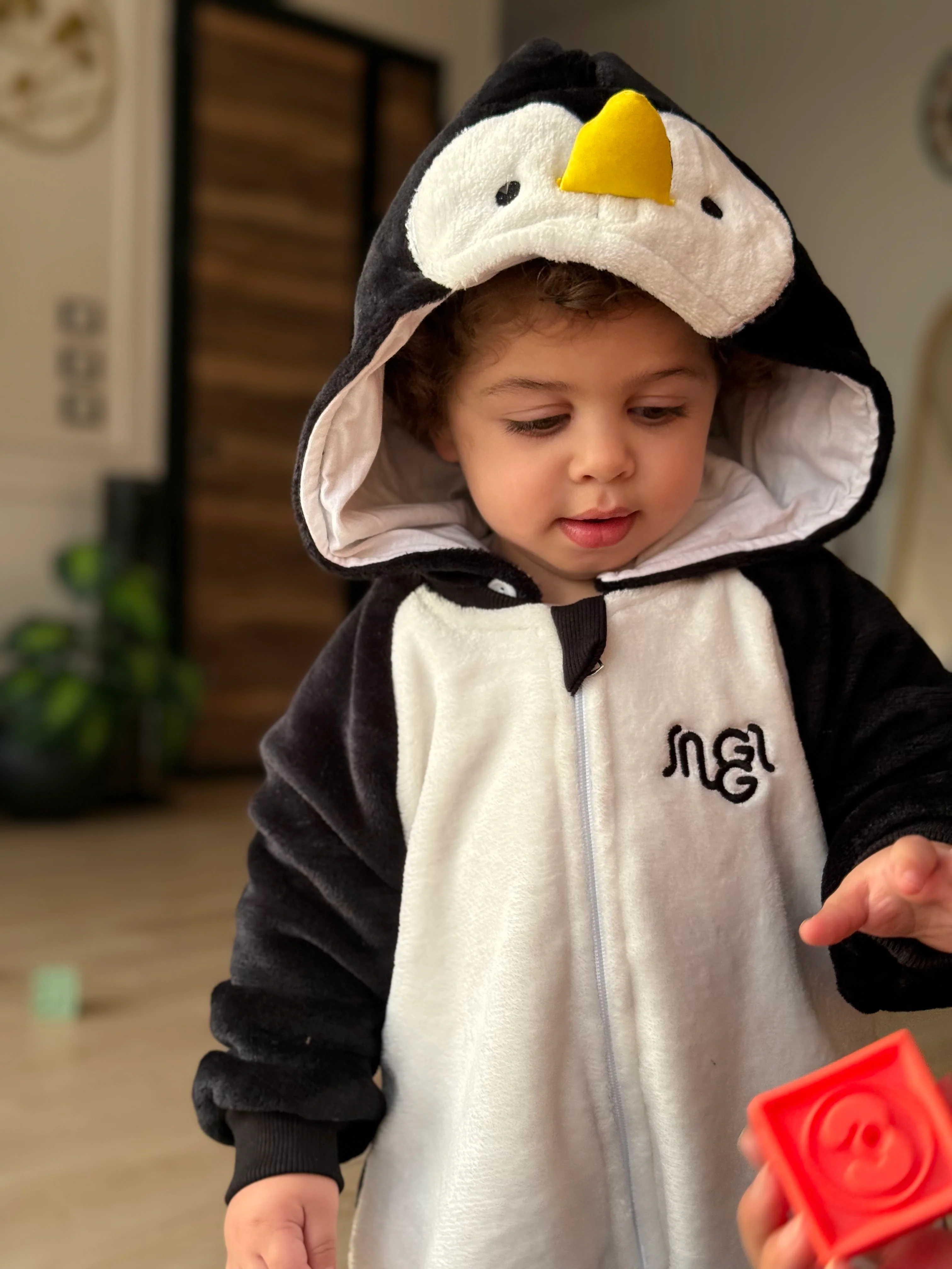 Snuggs Toddler Blanket Onesie Pengiun - Image 3