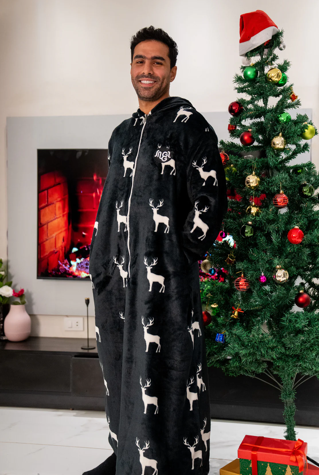 Snuggs Wearable Blanket Monk Christmas Black Reindeer - Image 2