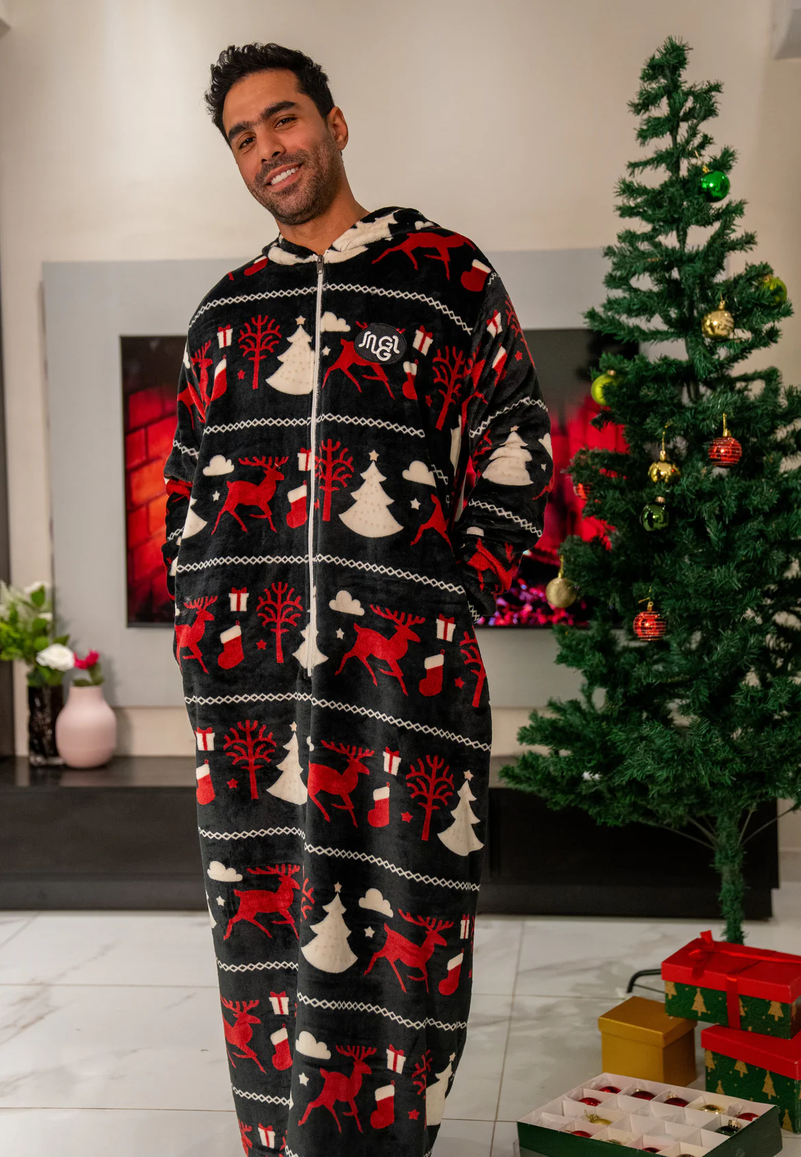 Snuggs Wearable Blanket Monk Christmas Black Deer - Image 3