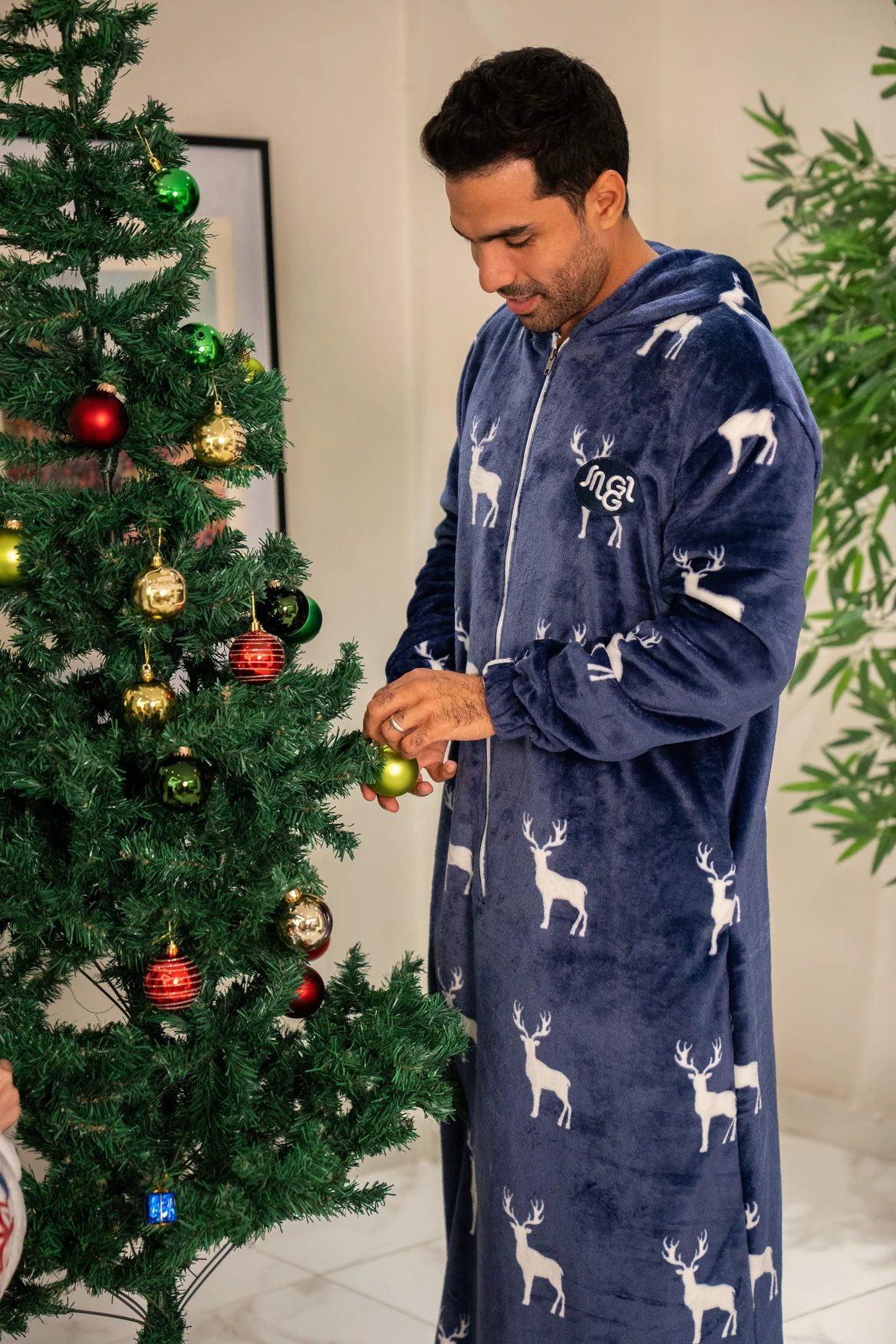 Snuggs Wearable Blanket Monk Dark Blue Reindeer - Image 4