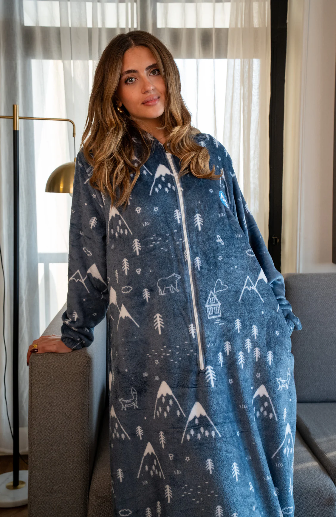 Snuggs Wearable Blanket Monk Dark Blue Mountains - Image 3